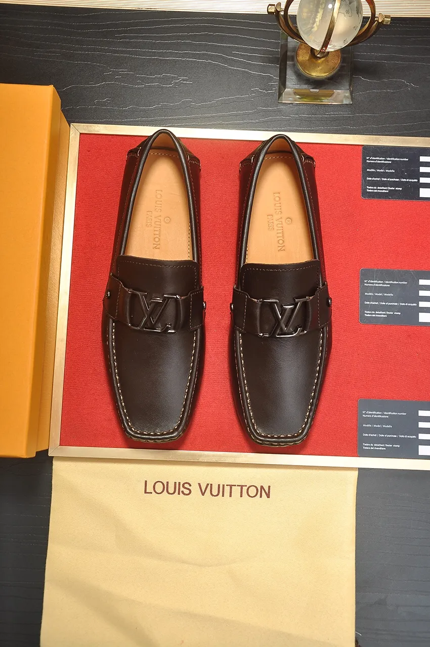 Men's men's shoes 💰420💶 [LV Doudou shoes] (water-dyed cowhide lining) new model is on the market, available on the official website. The new Doudou shoes are processed into single-color materials, and the uppers are made of imported cowhide material. The body of the shoe is fully hemmed with mark thread, and is lined with imported original cowhide leather. The elegant shoe shape is super suitable for all-matching, and the size is 38-44.
